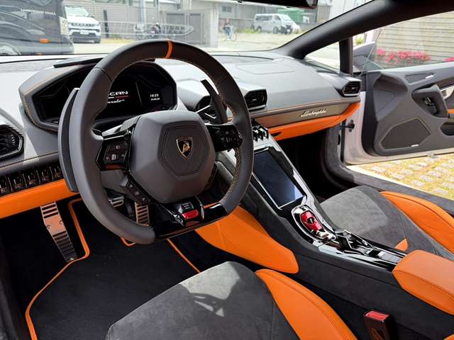 Lamborghini ウラカンステラート 11