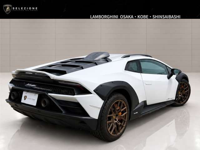 Lamborghini ウラカンステラート 4
