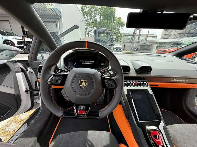Lamborghini ウラカンステラート 8