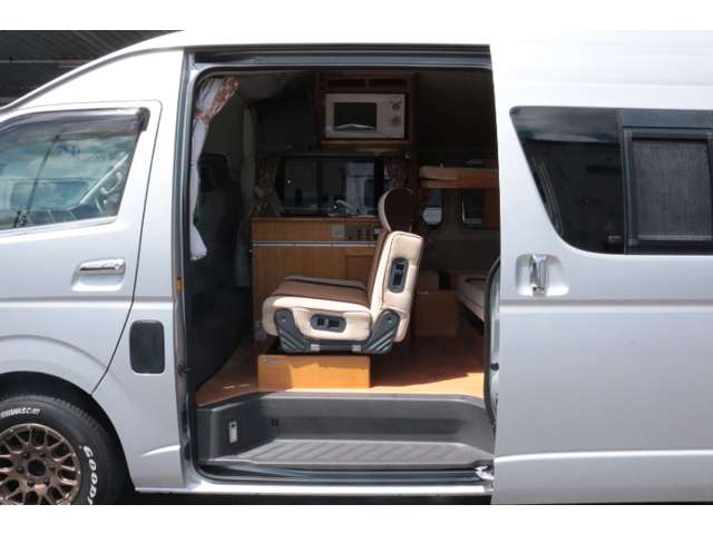 Toyota Regius Ace 7