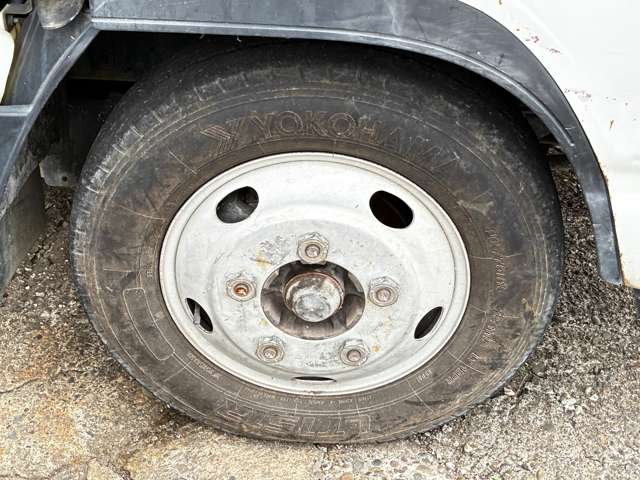 Isuzu Elf 6