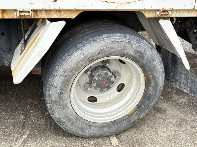 Isuzu Elf 7