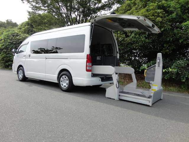 Toyota Hiace Commuter 3
