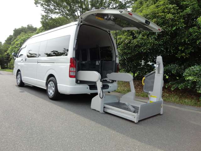 Toyota Hiace Commuter 4