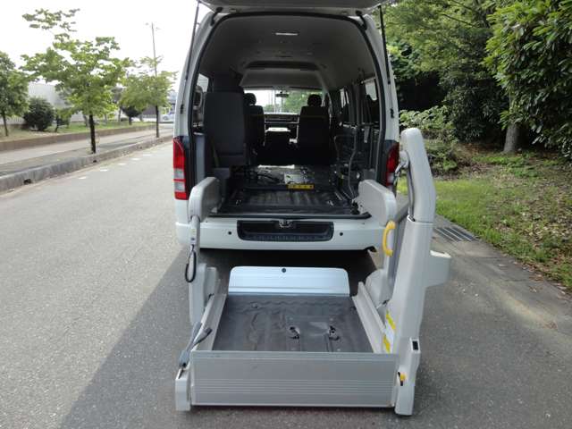 Toyota Hiace Commuter 5