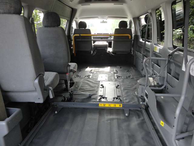 Toyota Hiace Commuter 7