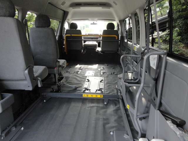 Toyota Hiace Commuter 8