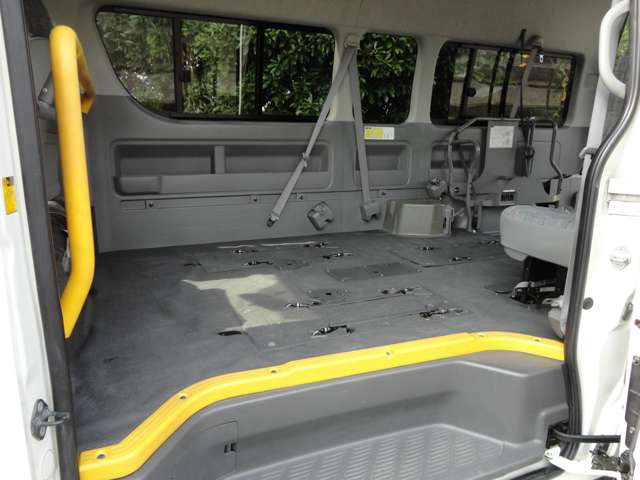 Toyota Hiace Commuter 9