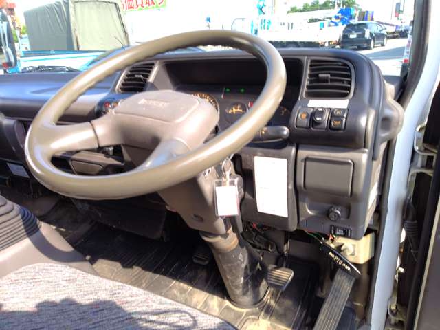 Isuzu Elf 8