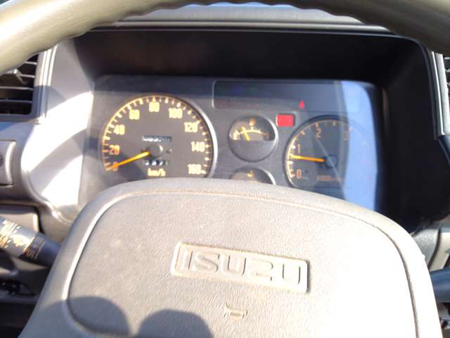 Isuzu Elf 9