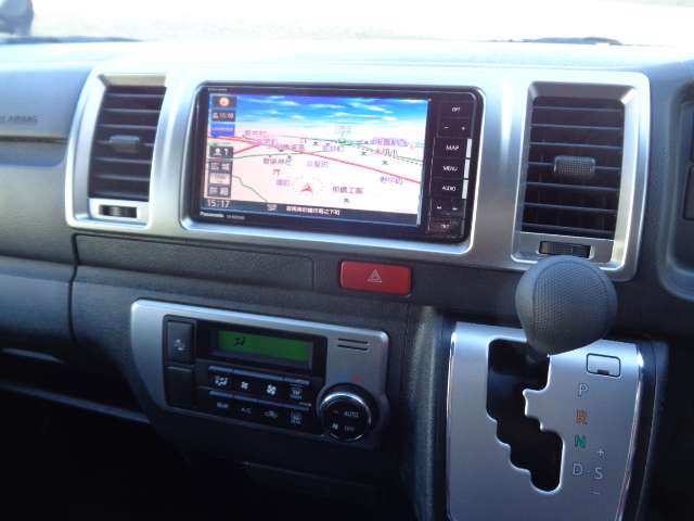 Toyota Hiace Van 11