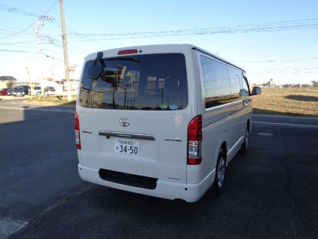 Toyota Hiace Van 4