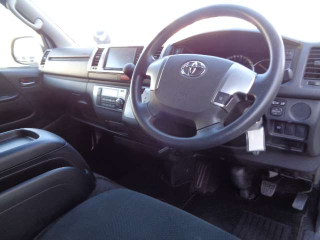 Toyota Hiace Van 5