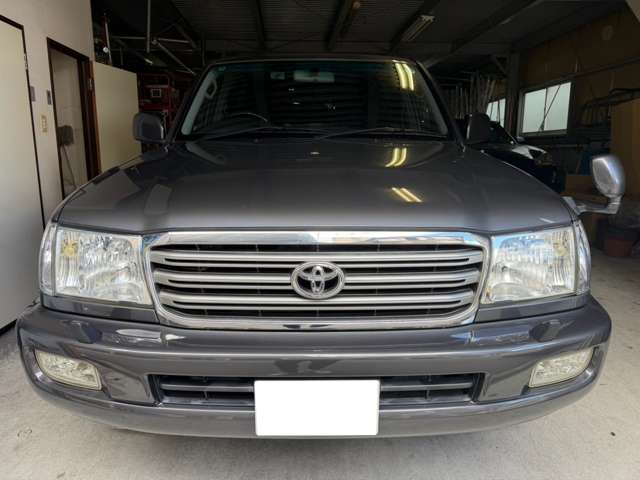 Toyota Land Cruiser 100 2