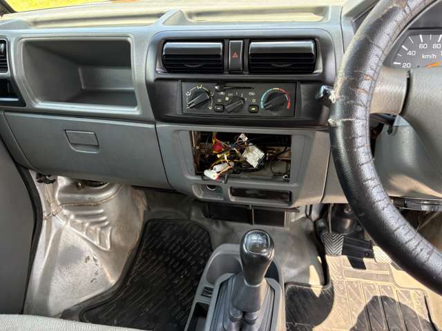 Mitsubishi Minicab Van 11