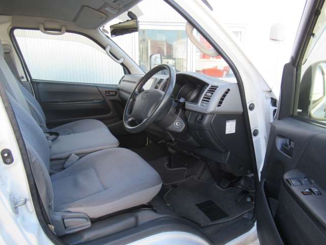 Toyota Regius Ace 7