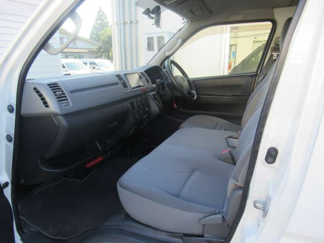 Toyota Regius Ace 8