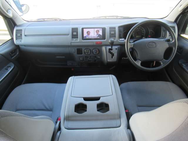 Toyota Regius Ace 9
