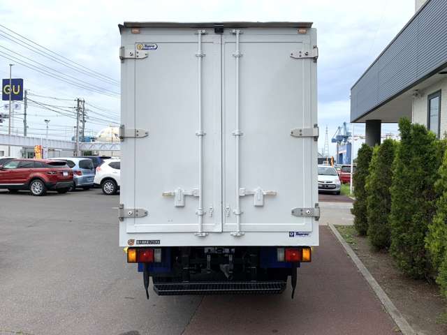 Isuzu Elf 8