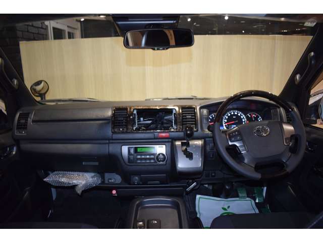 Toyota Hiace Van 5