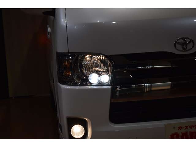 Toyota Hiace Van 6