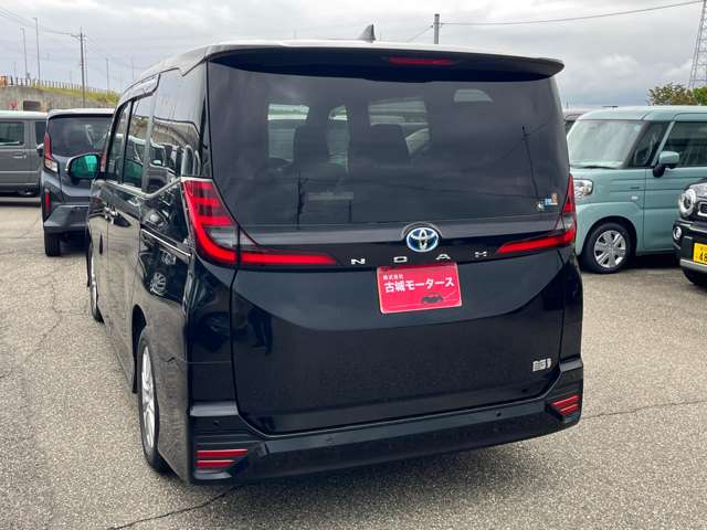 Toyota Noah 11