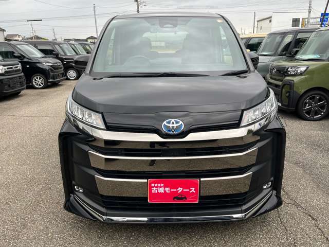 Toyota Noah 4