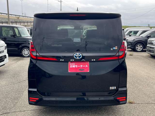 Toyota Noah 10