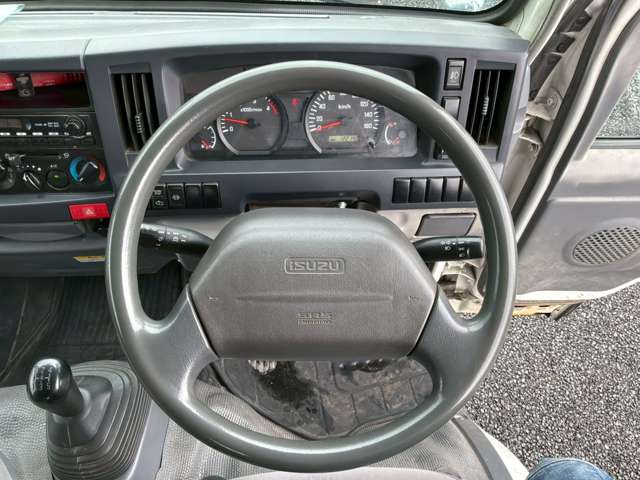 Isuzu Elf 11