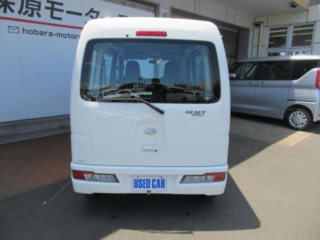 Daihatsu Hijet Cargo 12
