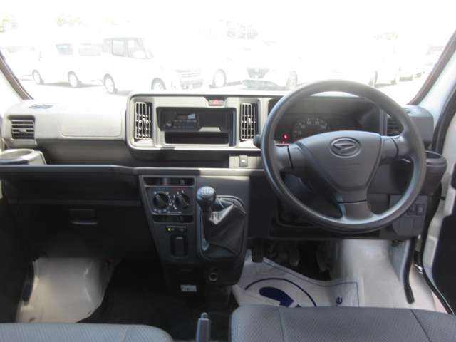 Daihatsu Hijet Cargo 6