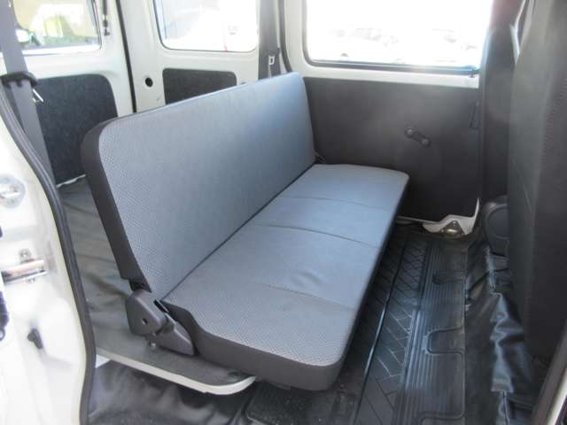 Daihatsu Hijet Cargo 8
