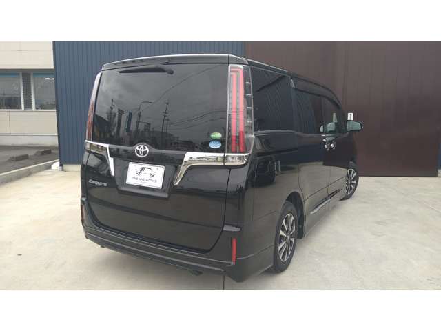 Toyota Esquire 2