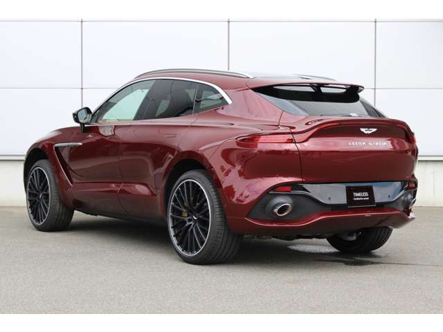 Aston Martin DBX 2