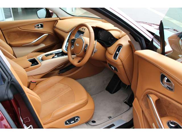 Aston Martin DBX 3