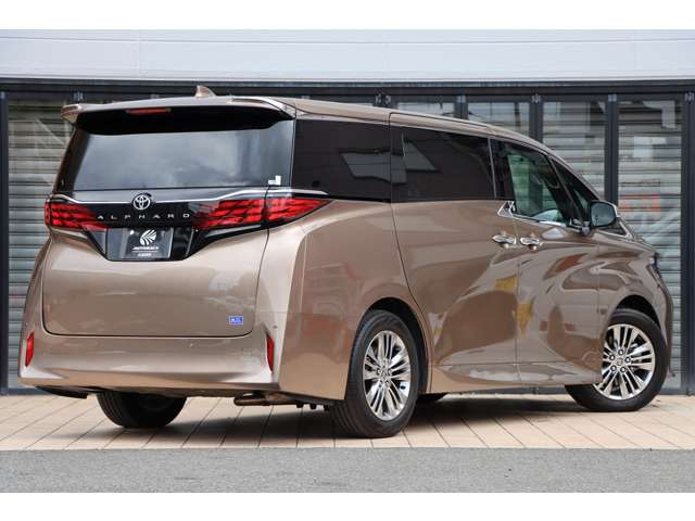 Toyota Alphard 3