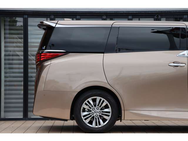 Toyota Alphard 8