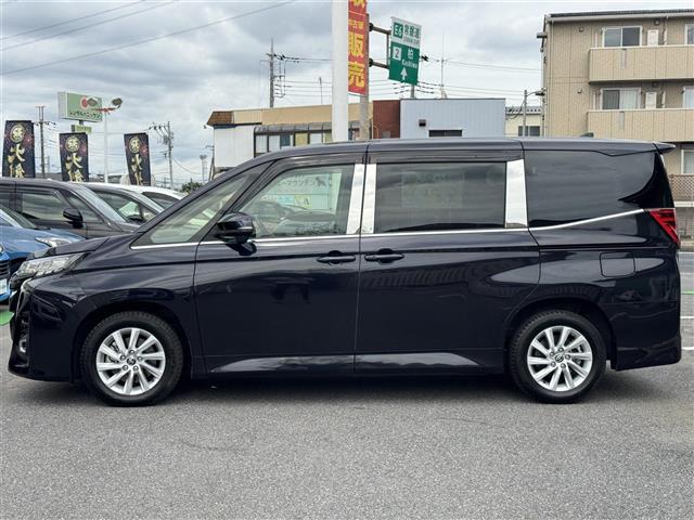 Toyota Noah 4