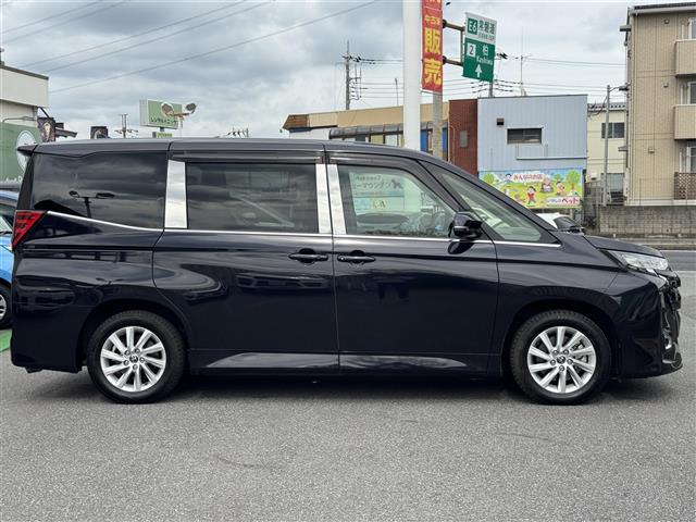 Toyota Noah 5