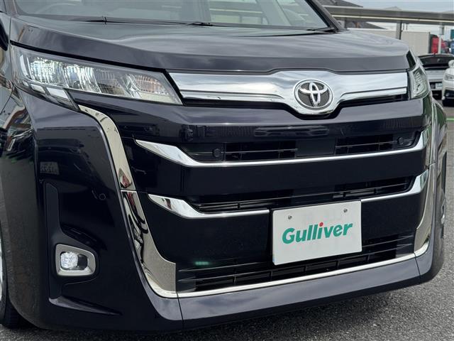 Toyota Noah 8