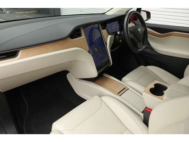 Tesla モデルX 3