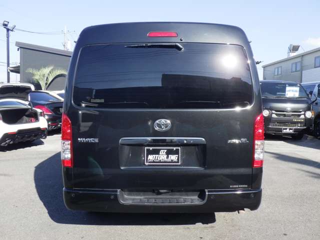 Toyota Hiace Van 11
