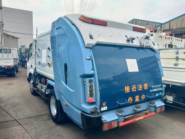 Hino Dutro Hybrid 4