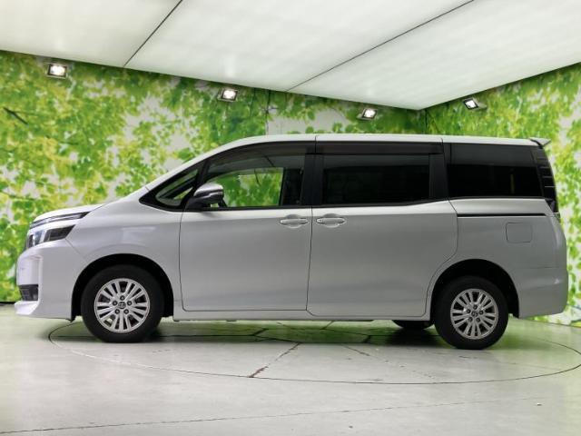 Toyota Voxy 6