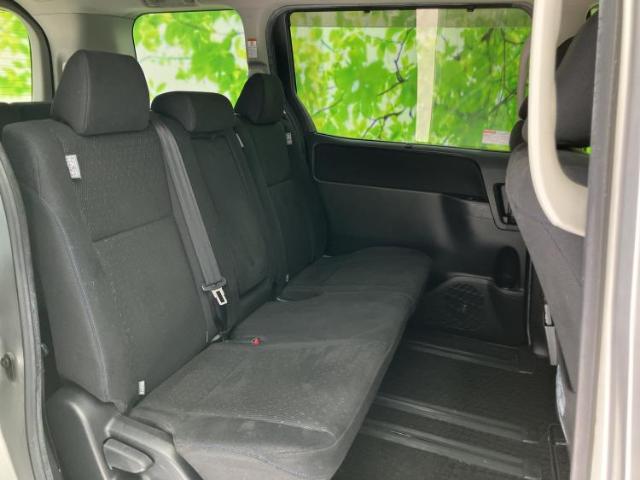 Toyota Voxy 8