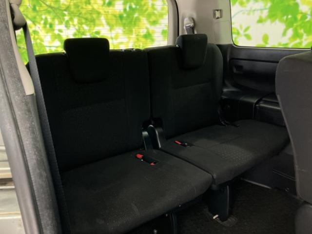 Toyota Voxy 9