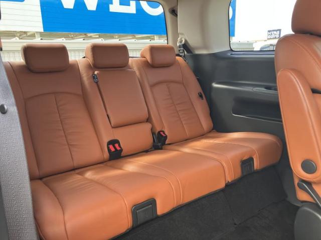 Nissan Elgrand 8