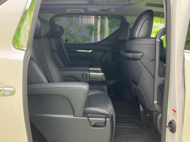 Toyota Alphard 8