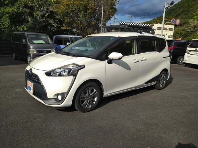 Toyota Sienta 5