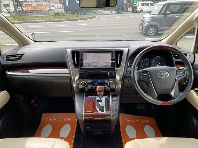 Toyota Alphard 6